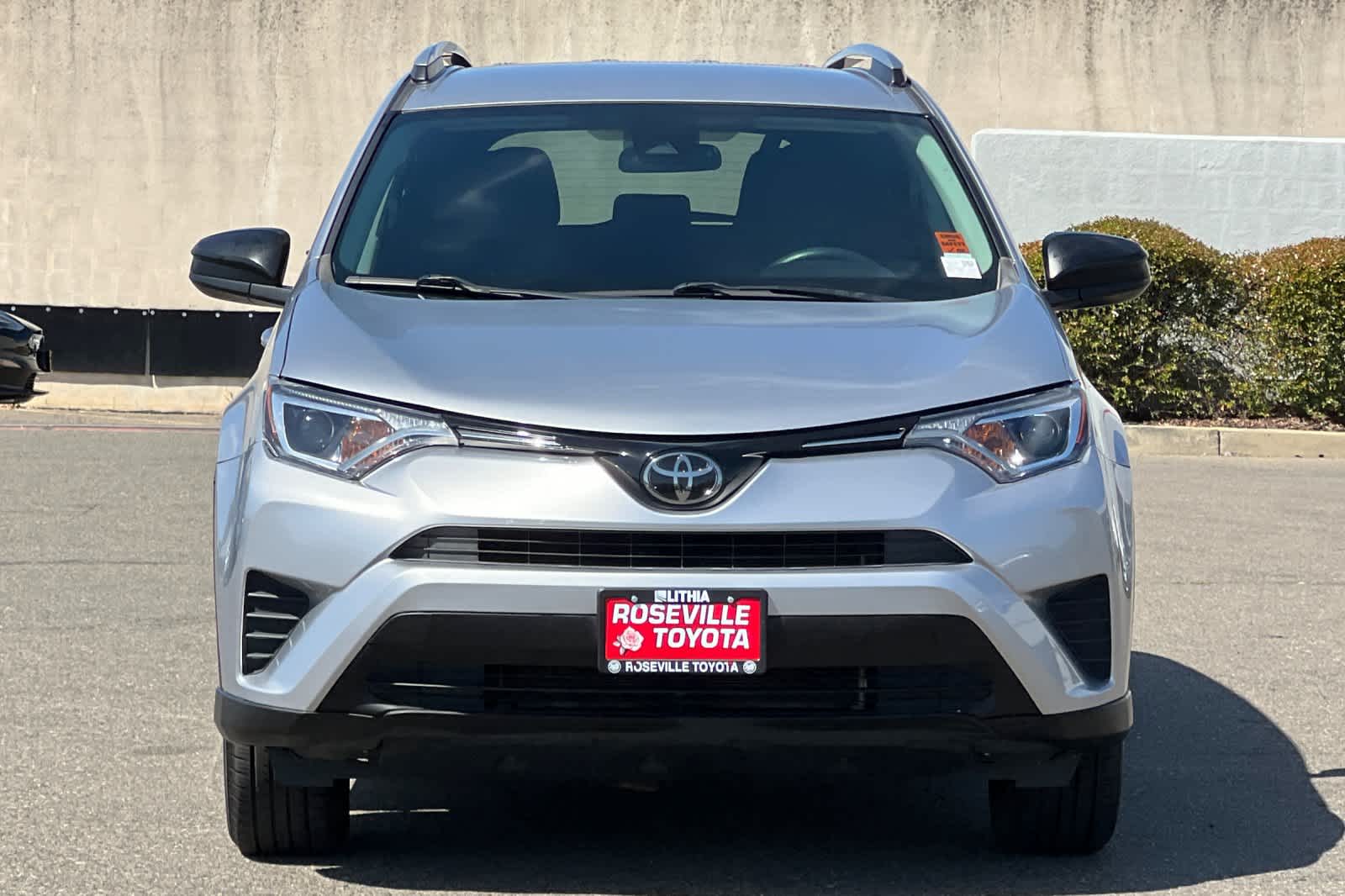 Thumbnail: 2017 Toyota RAV4 - 10