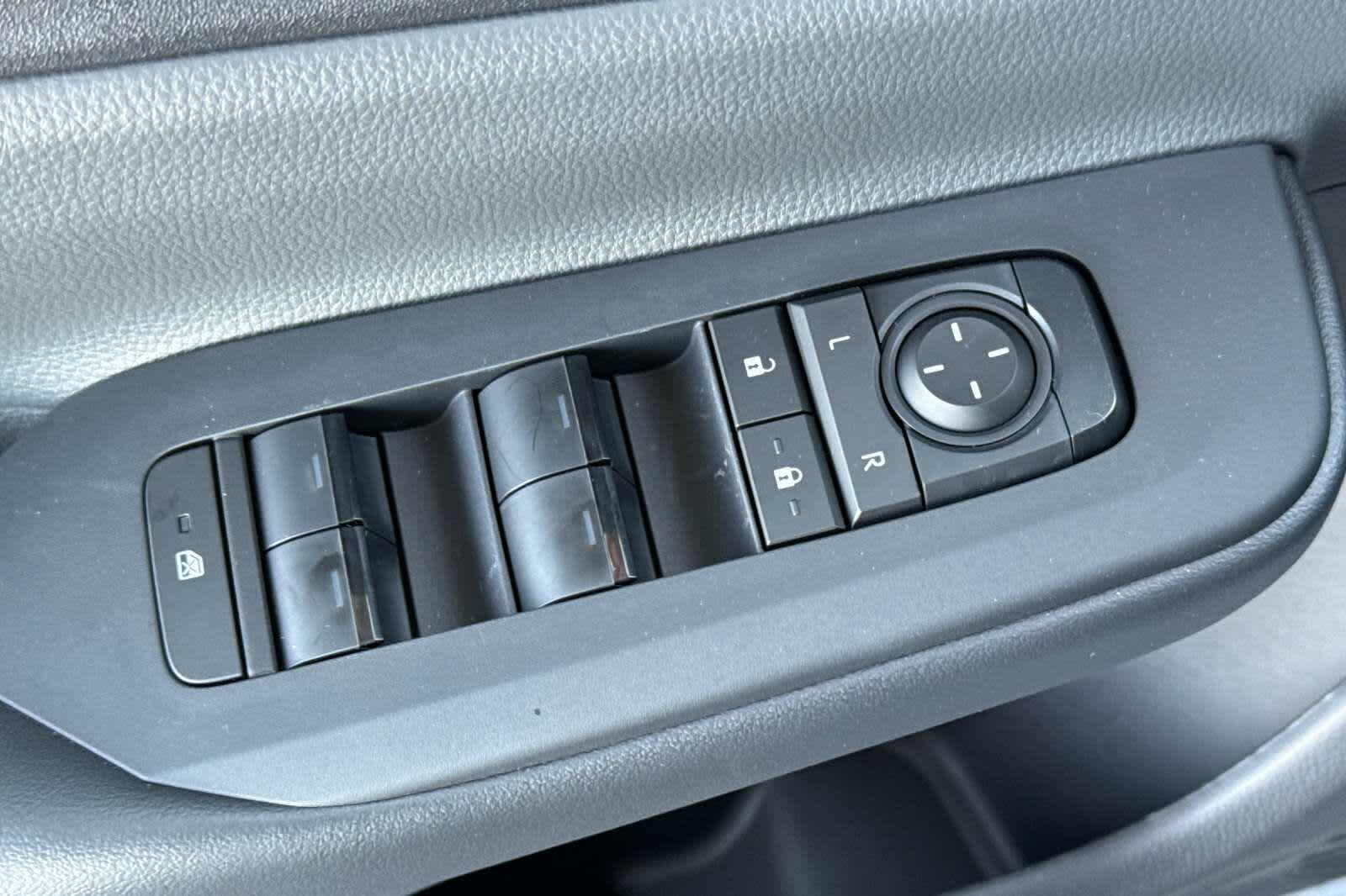 2025 Toyota Prius LE 13