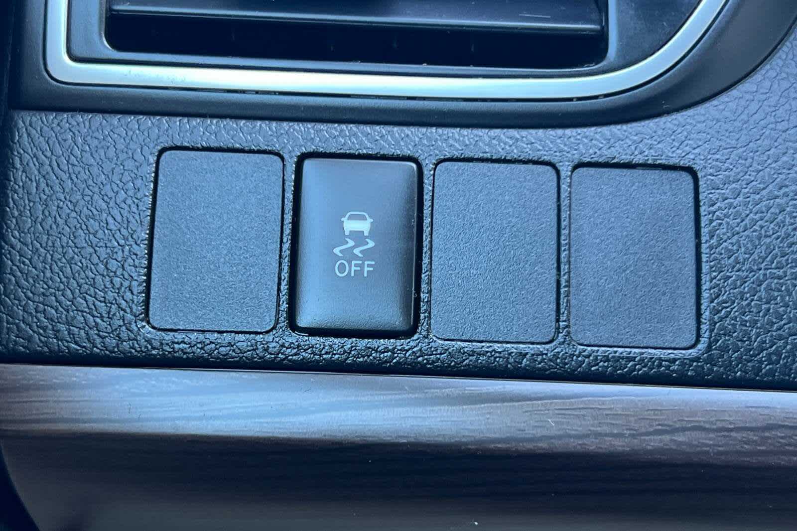 Thumbnail: 2017 Toyota Camry - 28