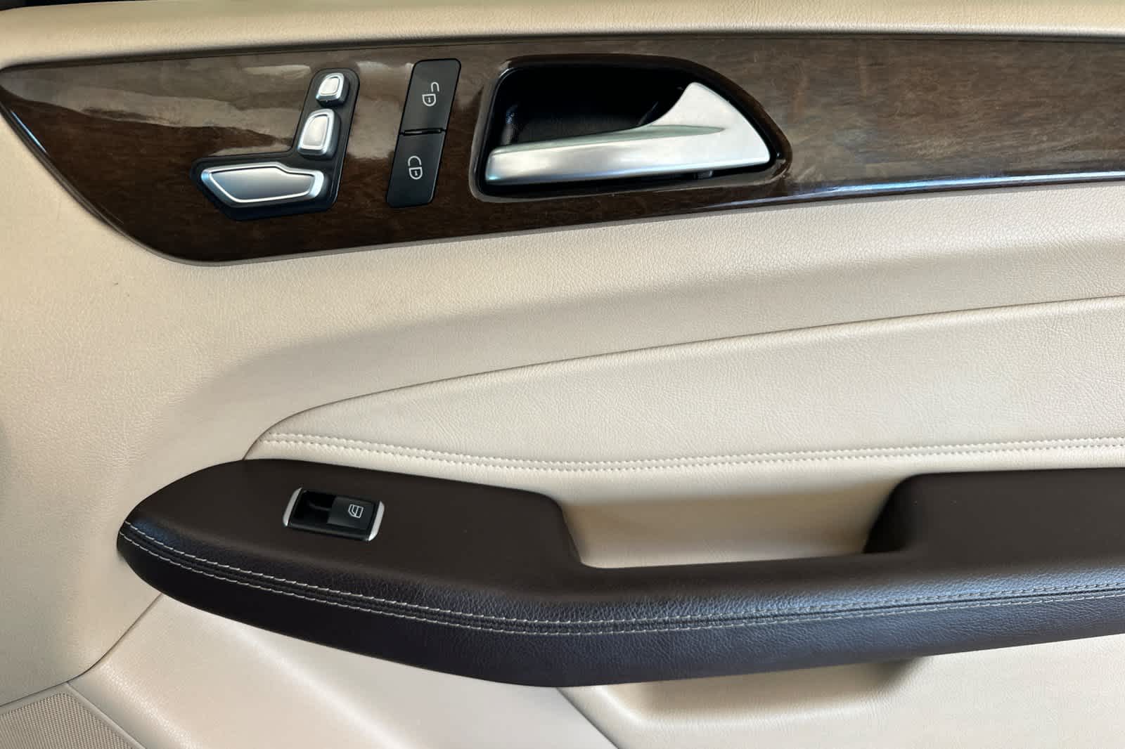 Thumbnail: 2016 Mercedes-Benz GLE - 19