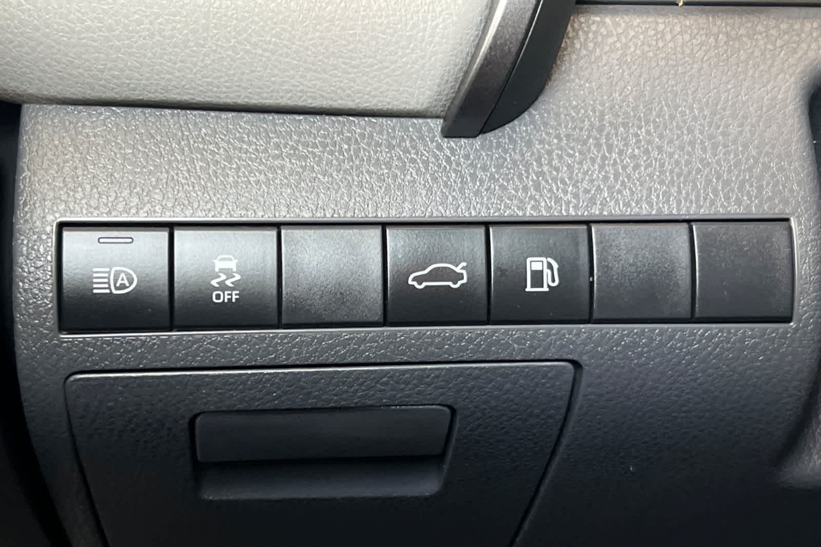 Thumbnail: 2018 Toyota Camry - 26