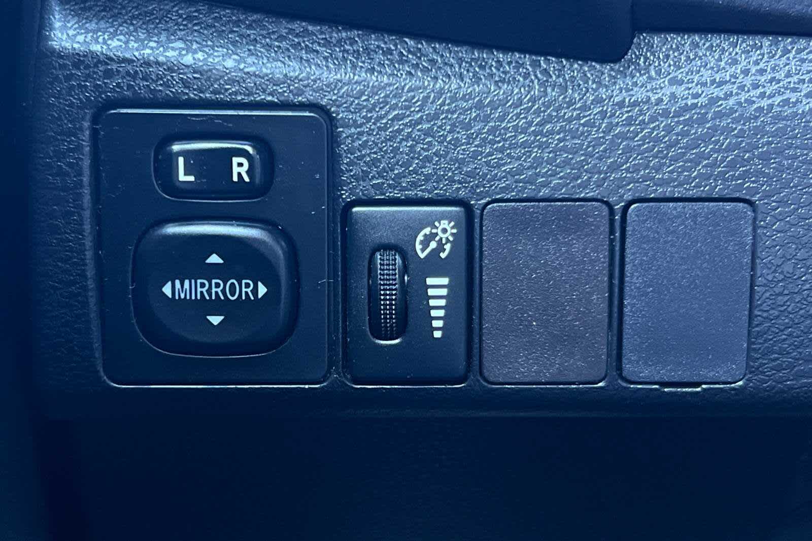 Thumbnail: 2015 Toyota Corolla - 27