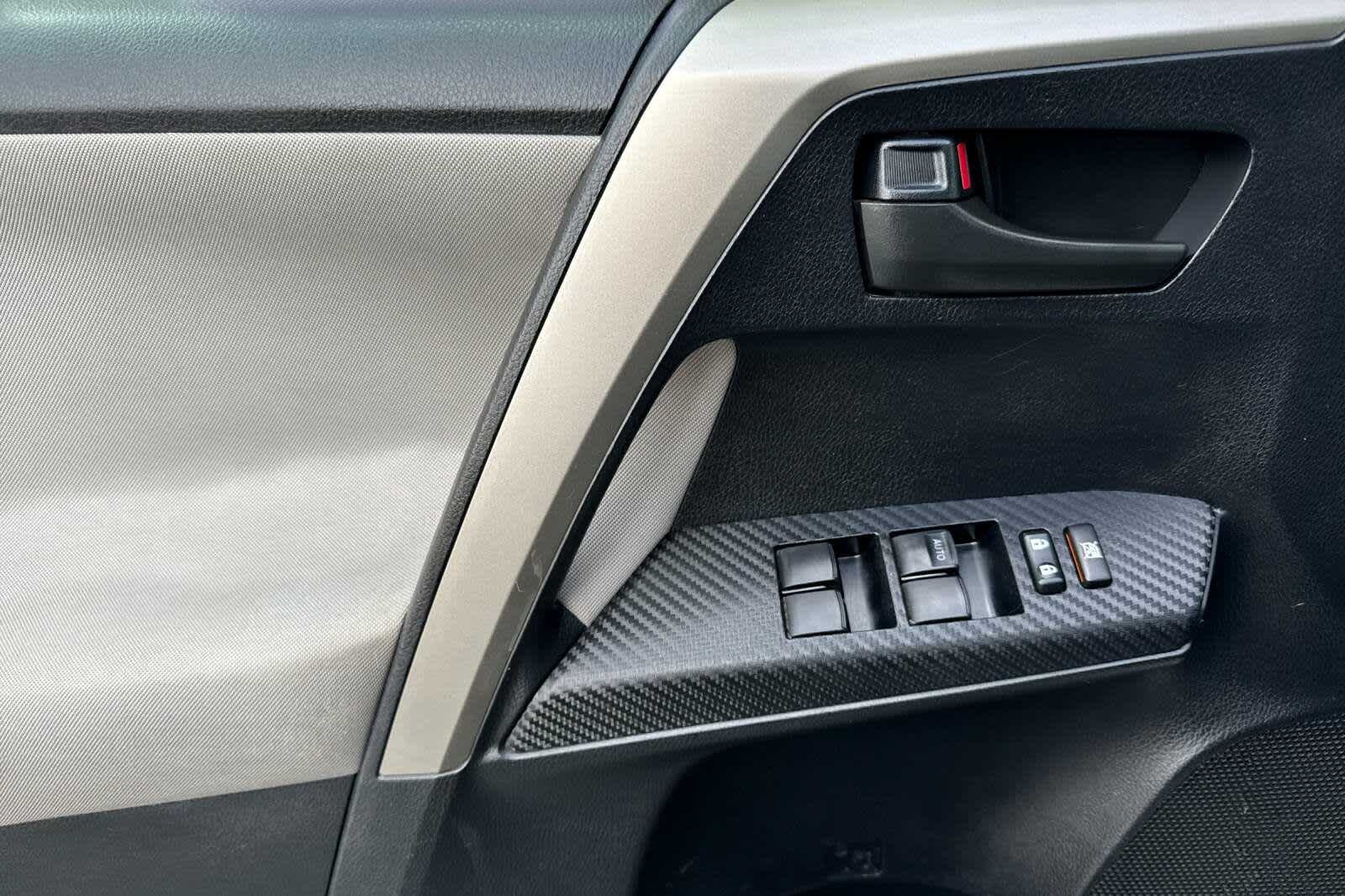 Thumbnail: 2014 Toyota RAV4 - 12