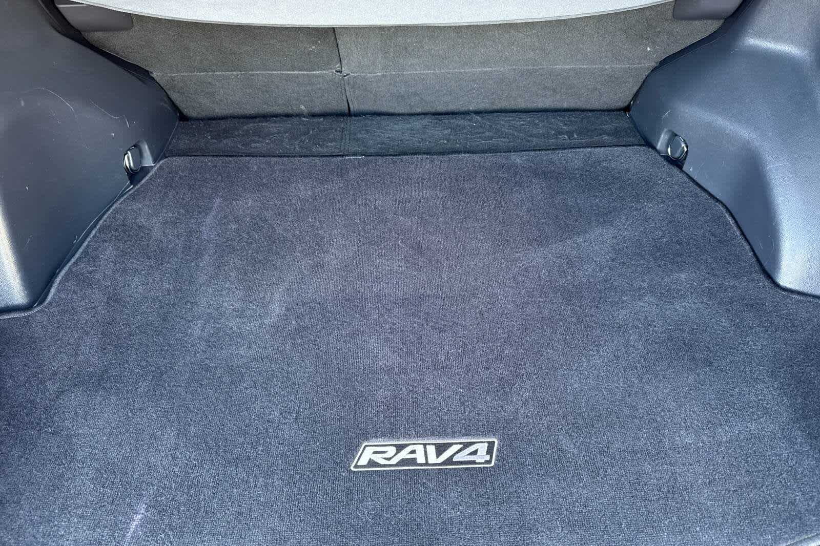 Thumbnail: 2020 Toyota RAV4 - 16