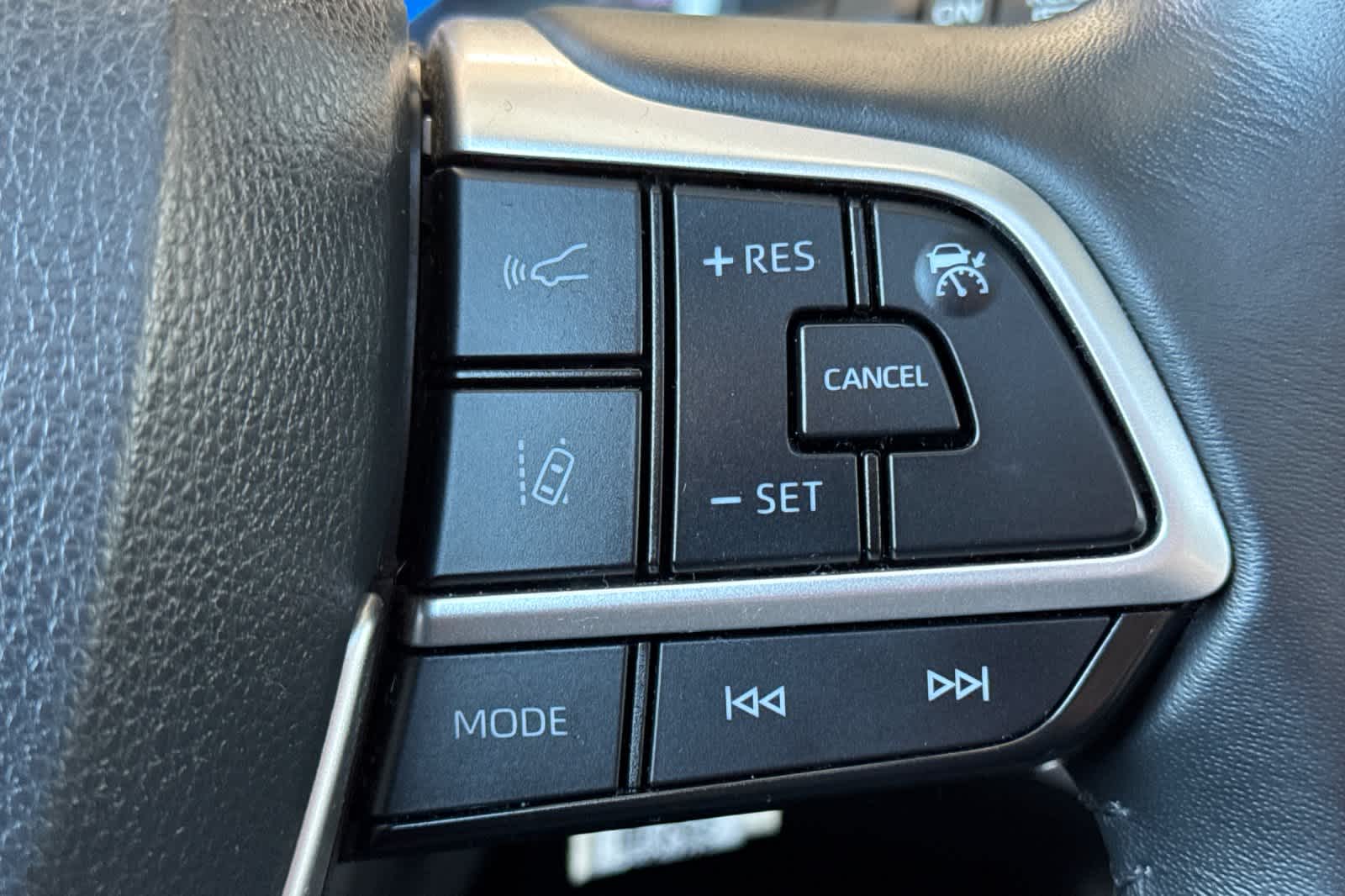 Thumbnail: 2022 Toyota Highlander - 28