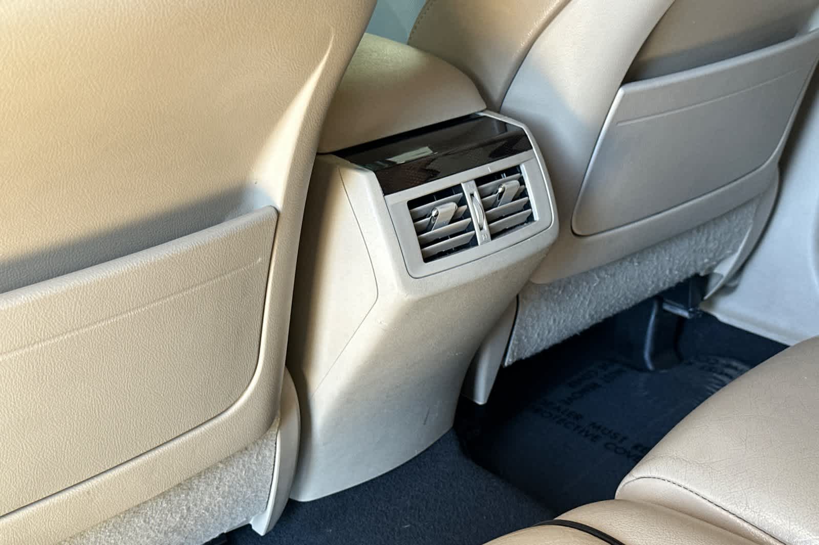 Thumbnail: 2010 Toyota Venza - 14