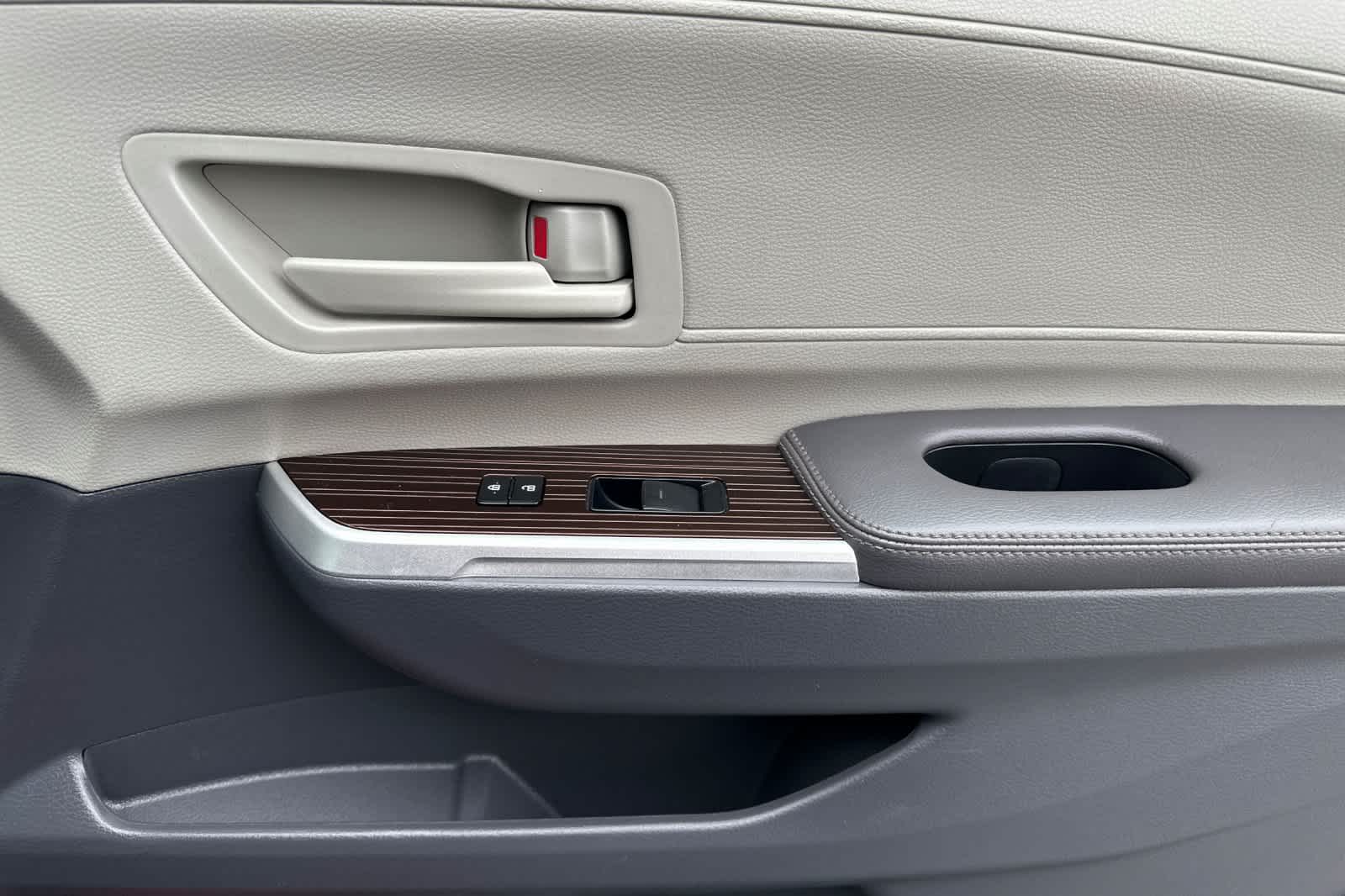 Thumbnail: 2022 Toyota Sienna - 20