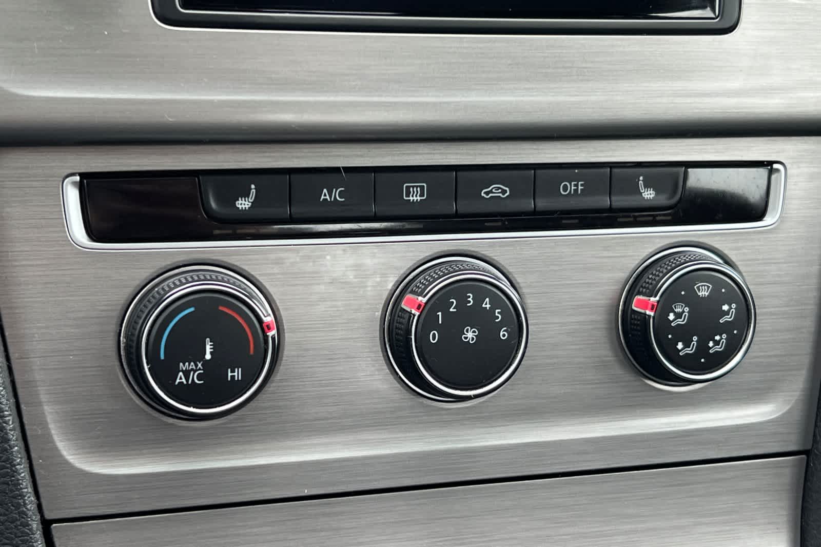 Thumbnail: 2017 Volkswagen Golf - 22