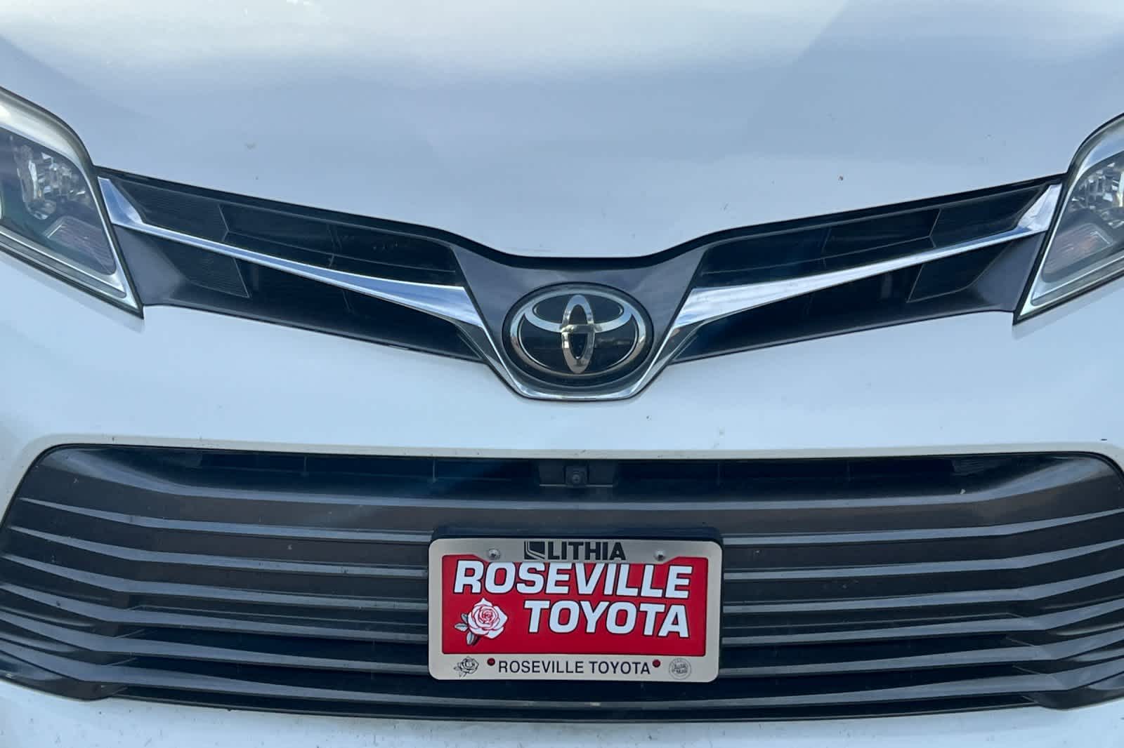 Thumbnail: 2019 Toyota Sienna - 9