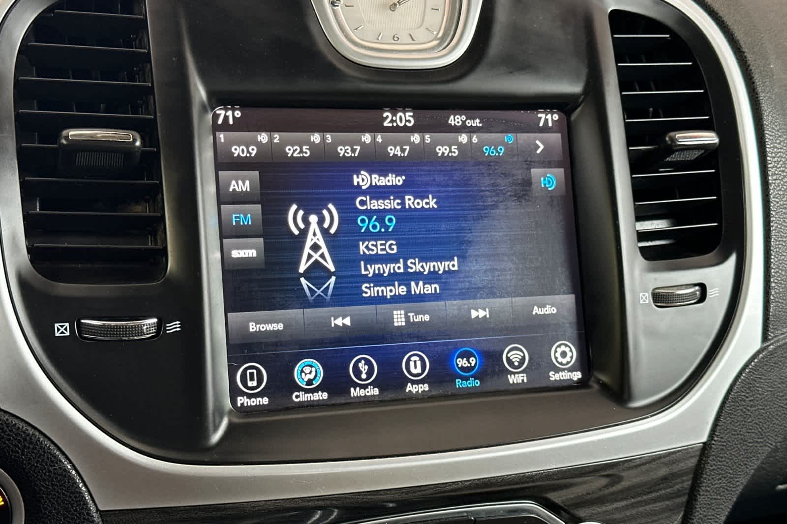 Thumbnail: 2018 Chrysler 300 - 19