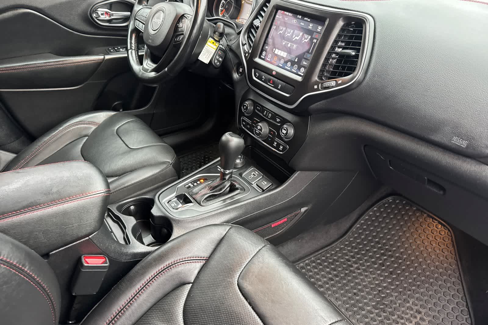 Thumbnail: 2020 Jeep Cherokee - 16