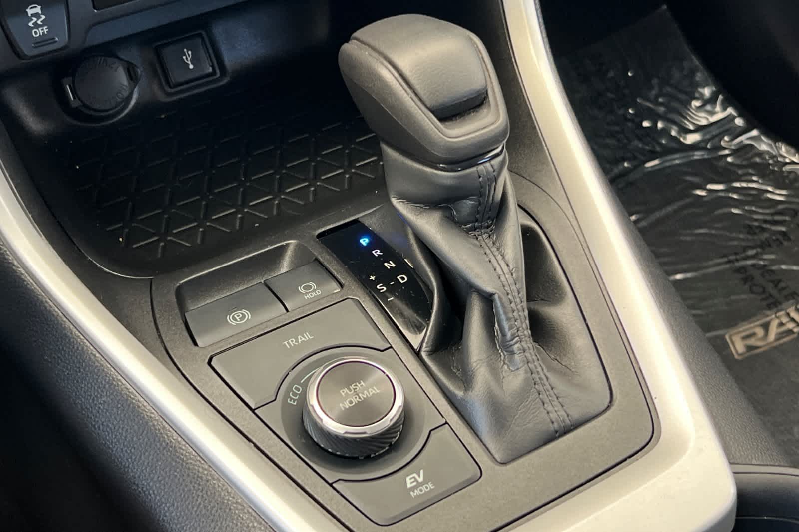 Thumbnail: 2022 Toyota RAV4 - 23