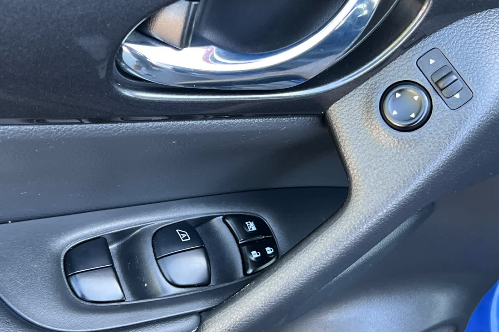 2019 Nissan Rogue SV 13