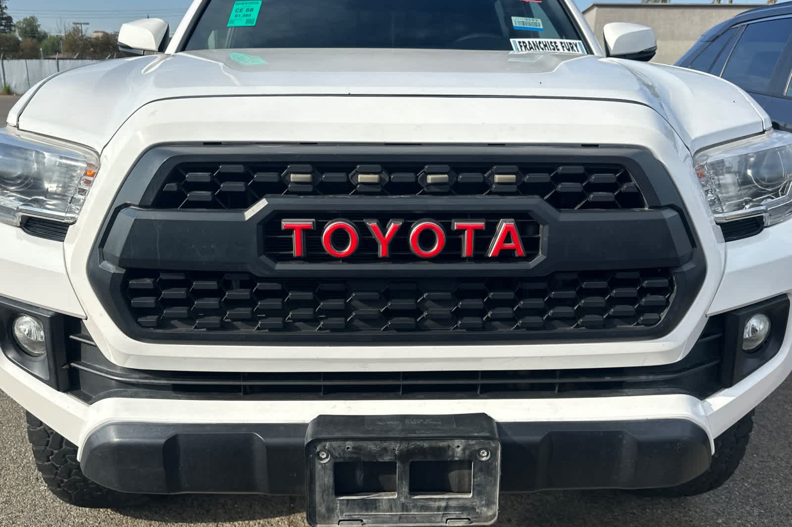 Thumbnail: 2018 Toyota Tacoma - 9