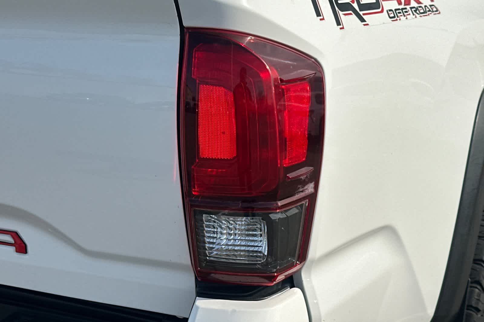 Thumbnail: 2018 Toyota Tacoma - 17