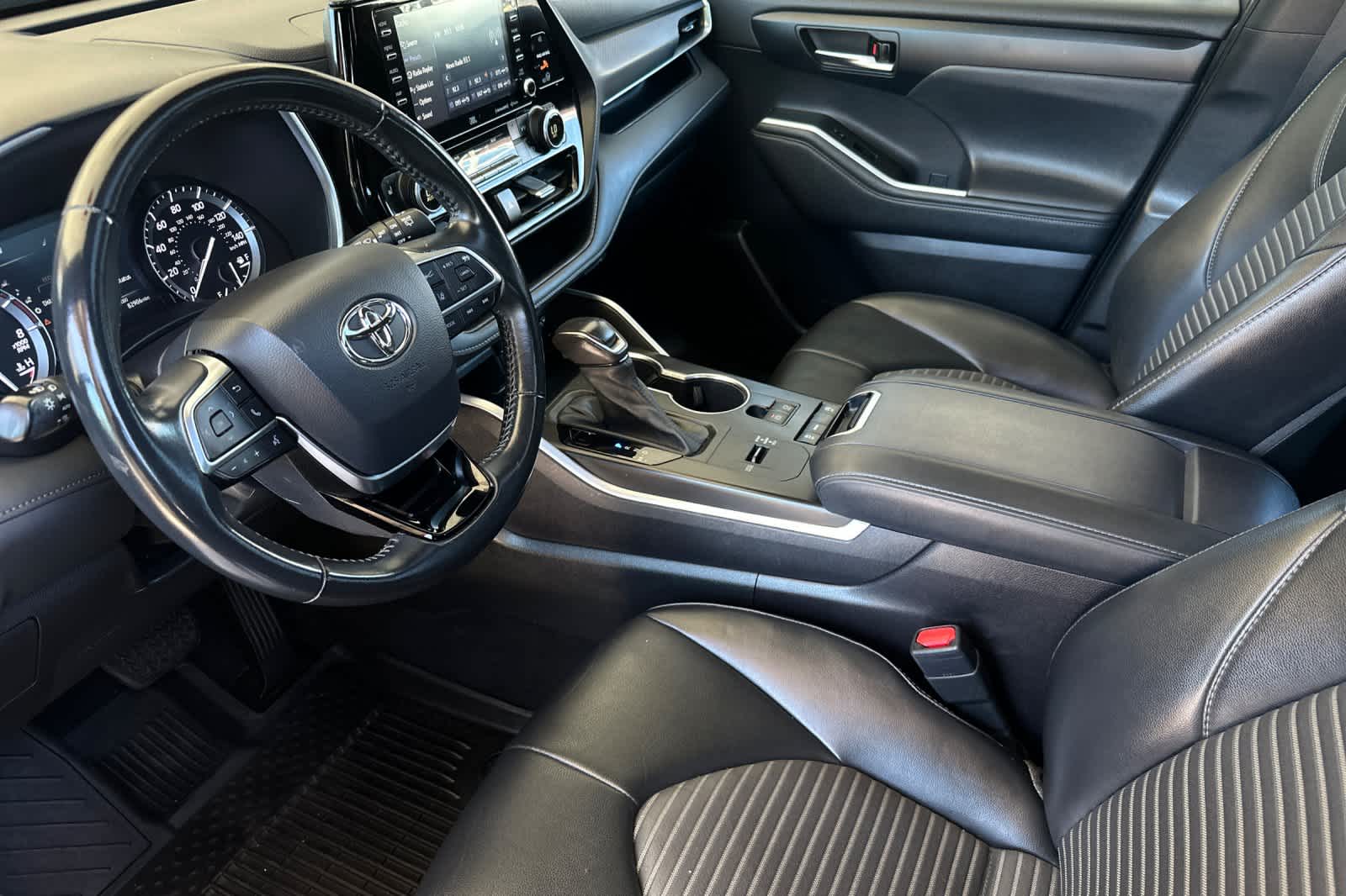 Thumbnail: 2021 Toyota Highlander - 11