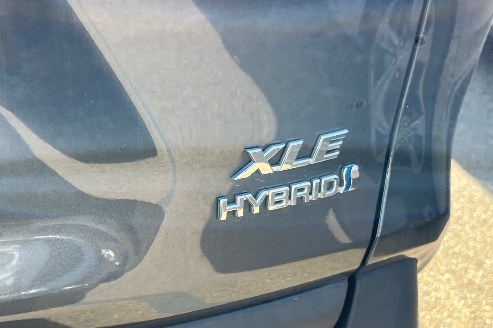 Thumbnail: 2021 Toyota RAV4 - 21
