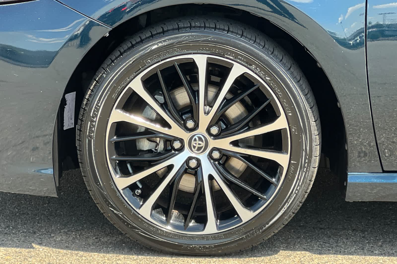 Thumbnail: 2018 Toyota Camry - 28