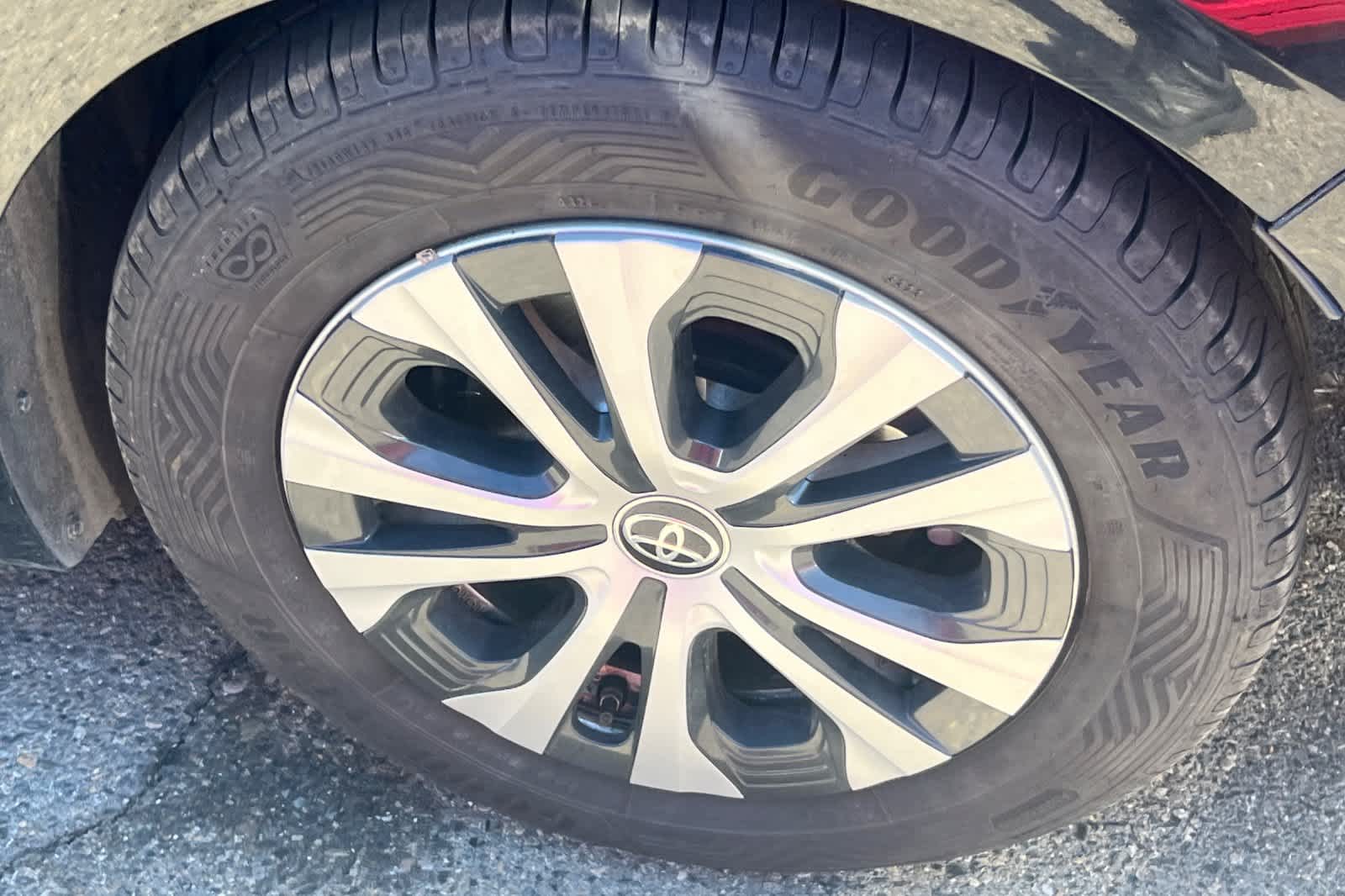 Thumbnail: 2020 Toyota Prius Prime - 22