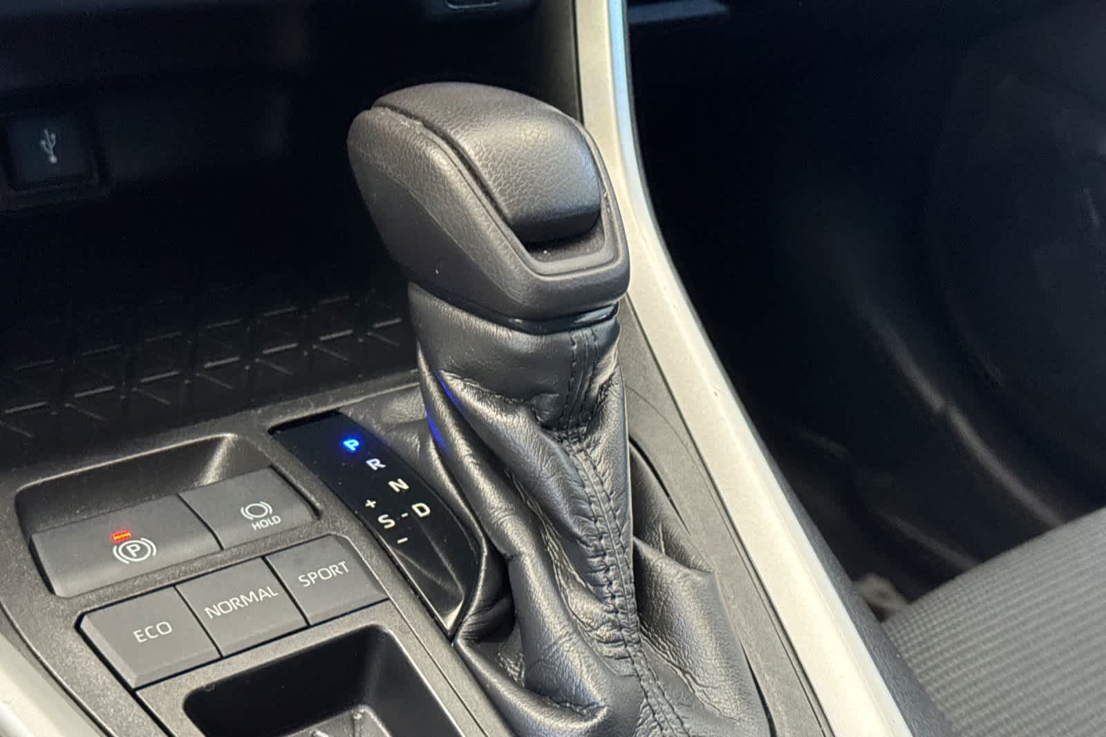 Thumbnail: 2020 Toyota RAV4 - 21