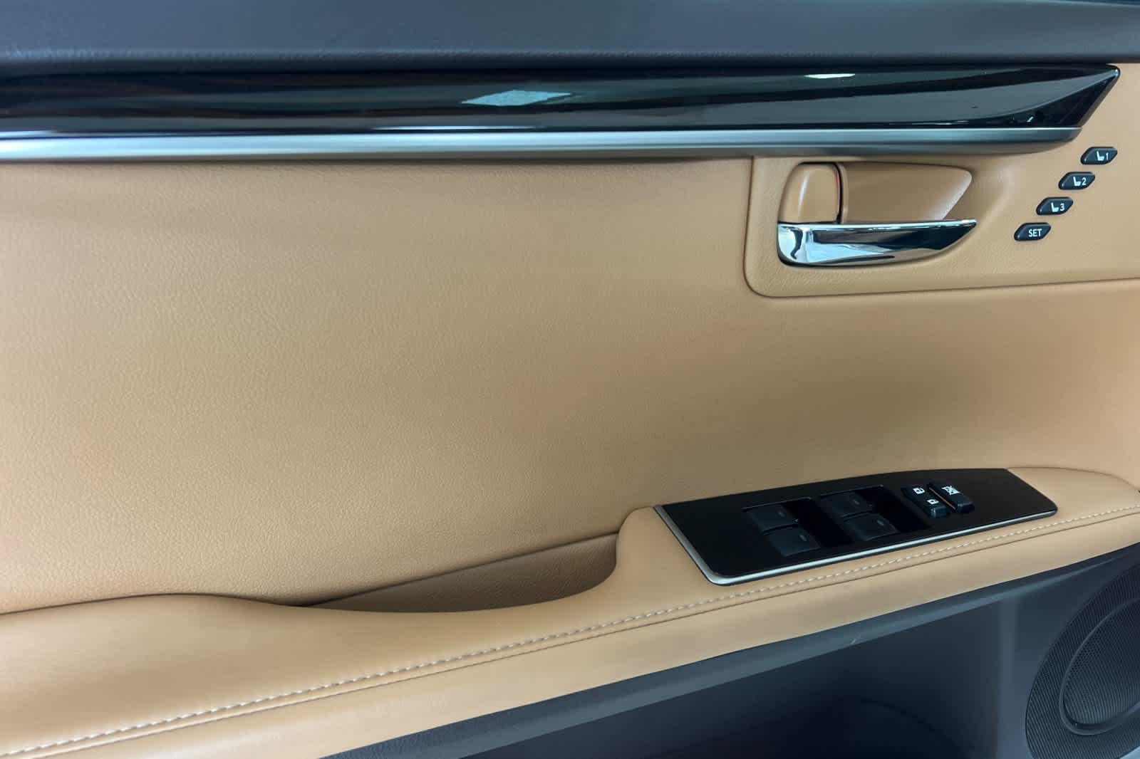 Thumbnail: 2018 Lexus ES - 12