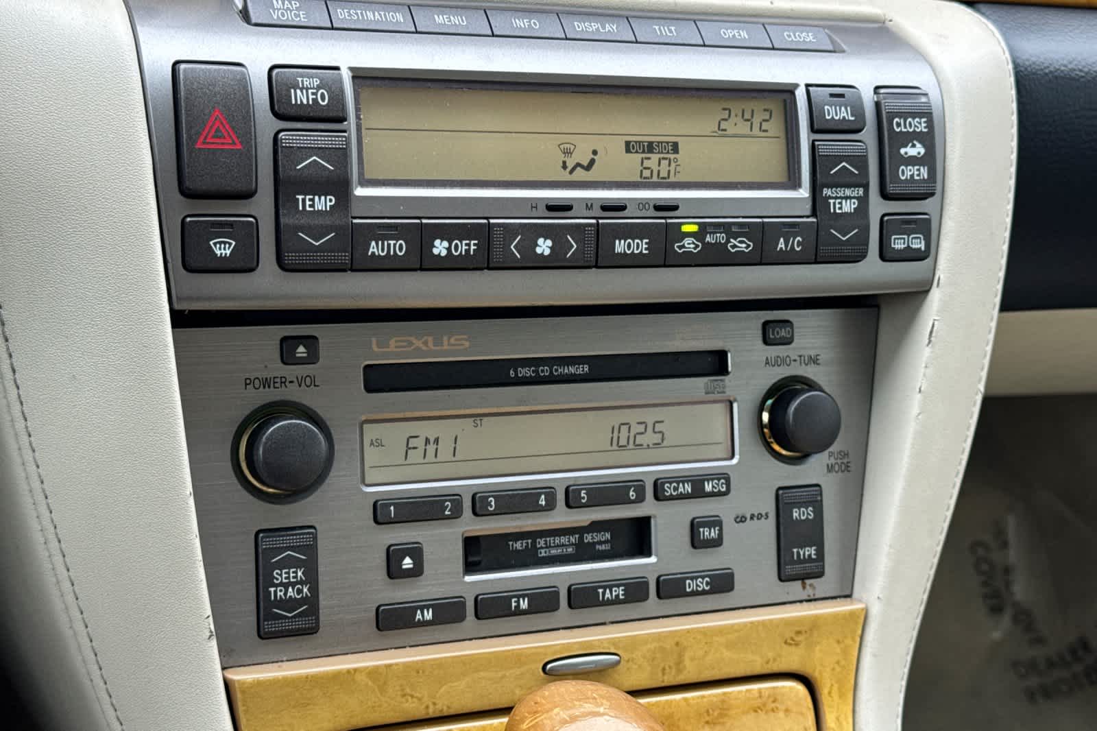 Thumbnail: 2004 Lexus SC - 21