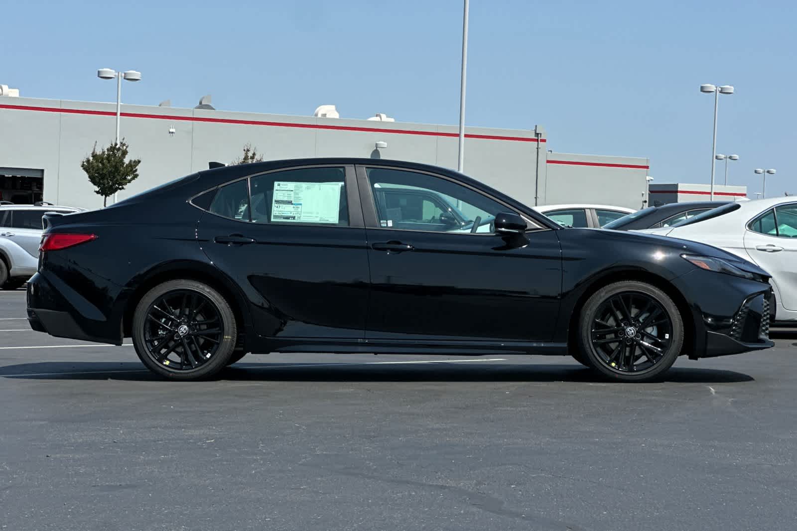 2025 Toyota Camry SE 8