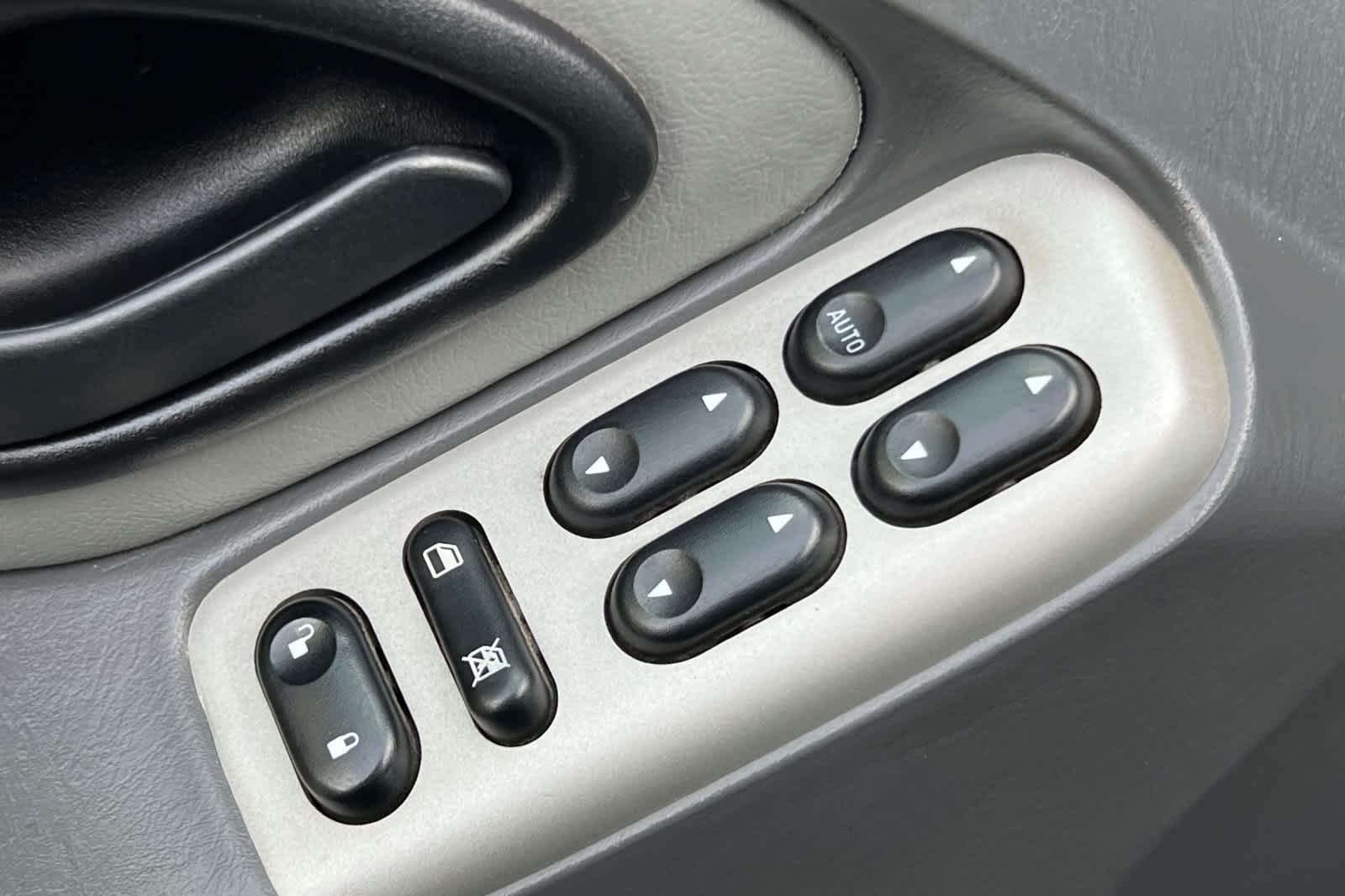 Thumbnail: 2006 Ford Escape - 13