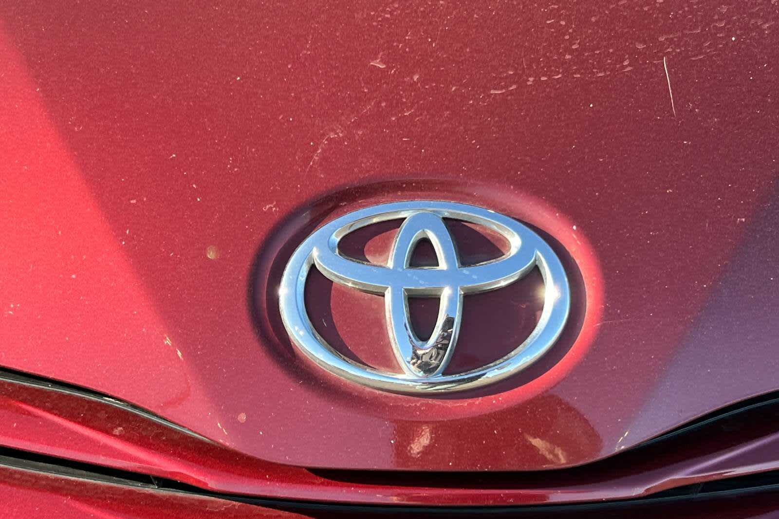 Thumbnail: 2016 Toyota Sienna - 10