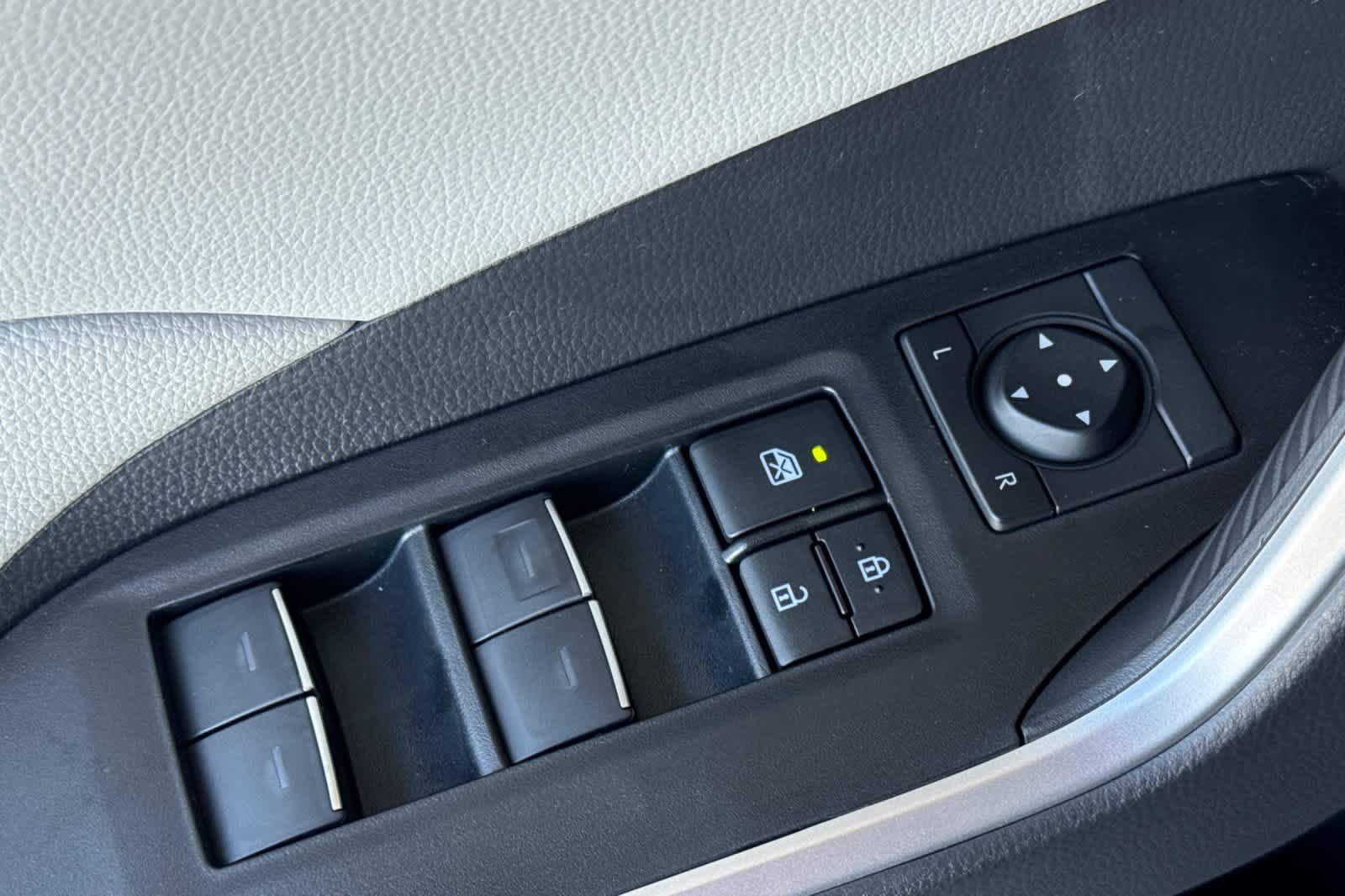 Thumbnail: 2025 Toyota RAV4 - 13