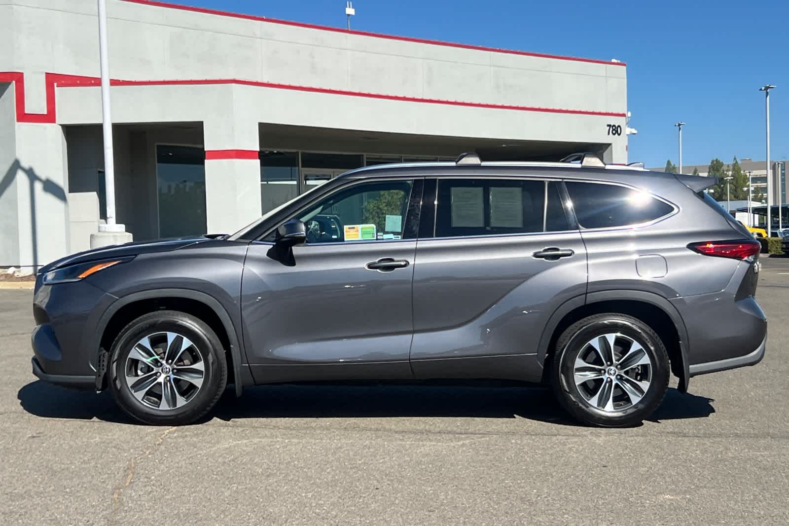 Thumbnail: 2021 Toyota Highlander - 8
