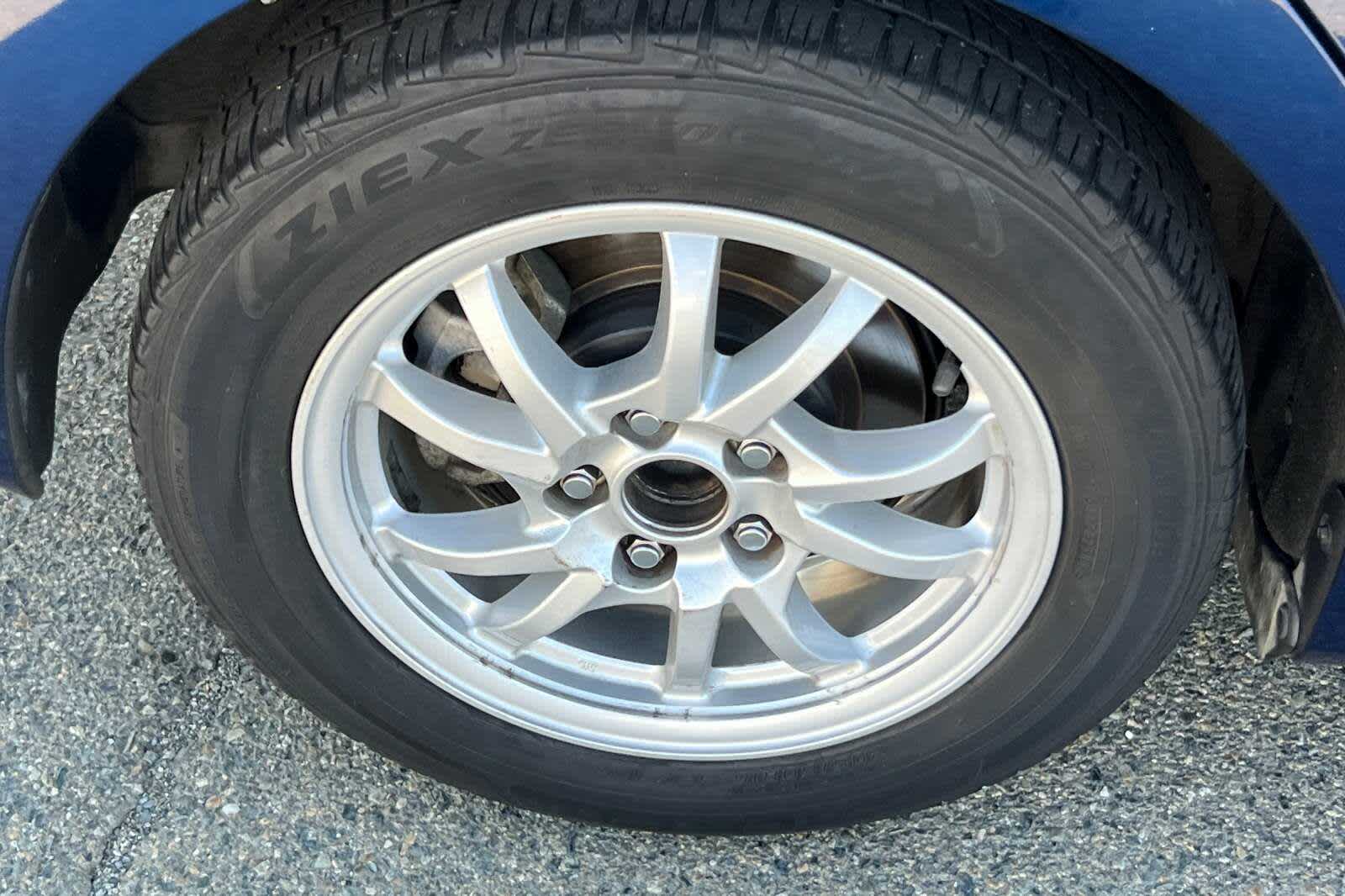Thumbnail: 2013 Toyota Prius v - 14