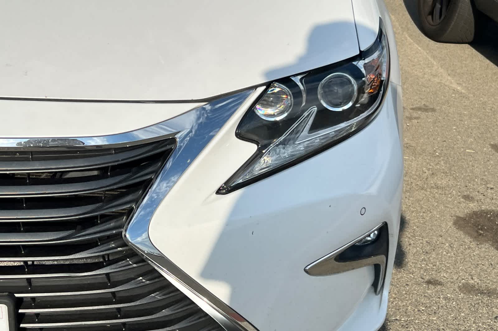 Thumbnail: 2017 Lexus ES - 11