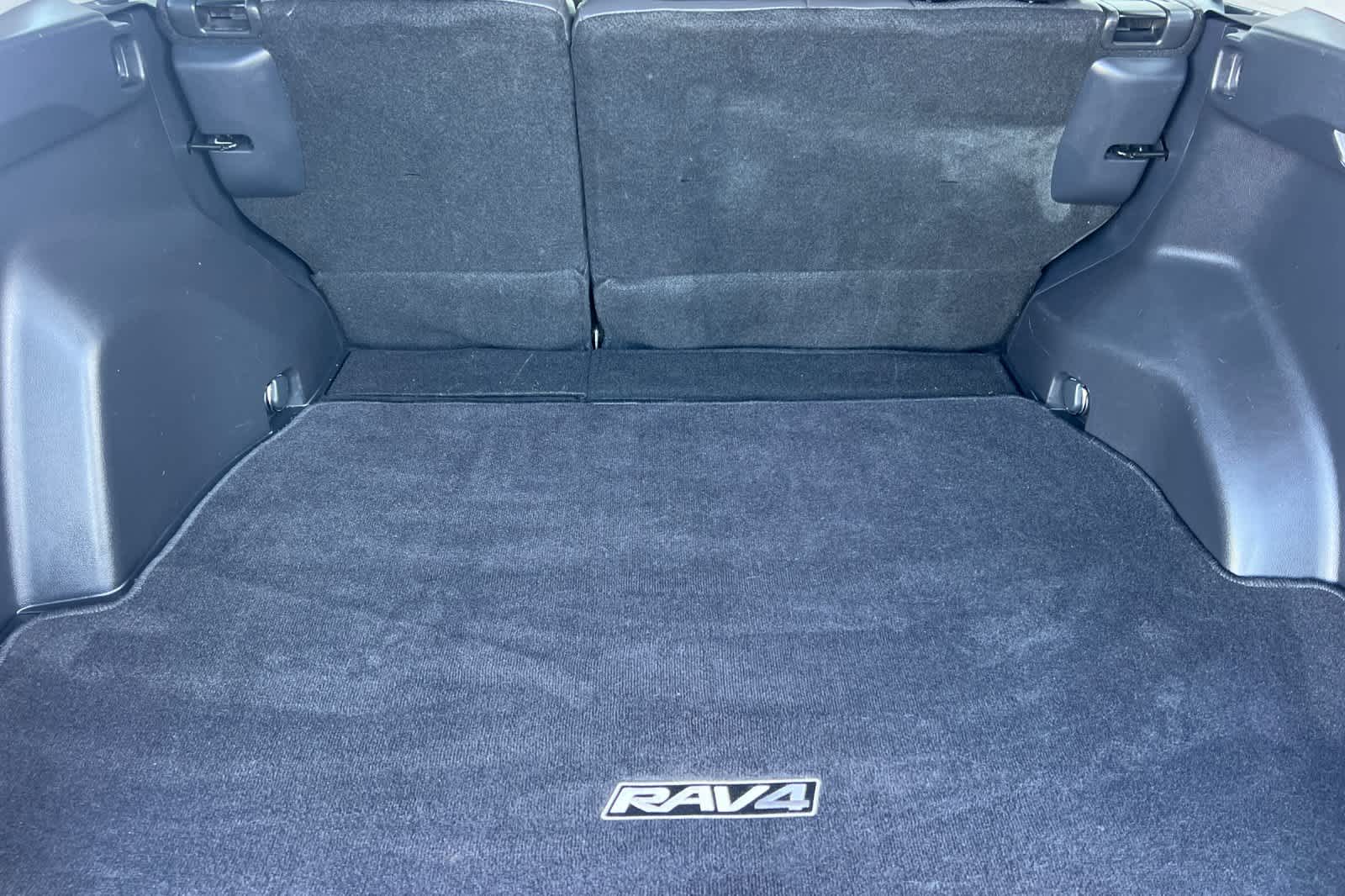 Thumbnail: 2021 Toyota RAV4 - 16