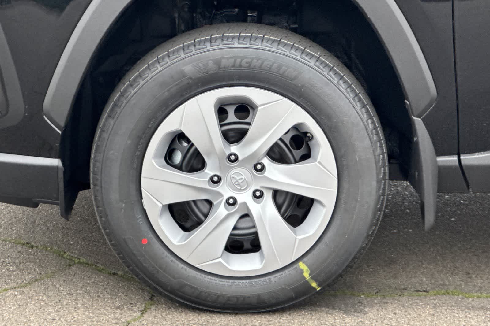 Thumbnail: 2025 Toyota RAV4 - 32