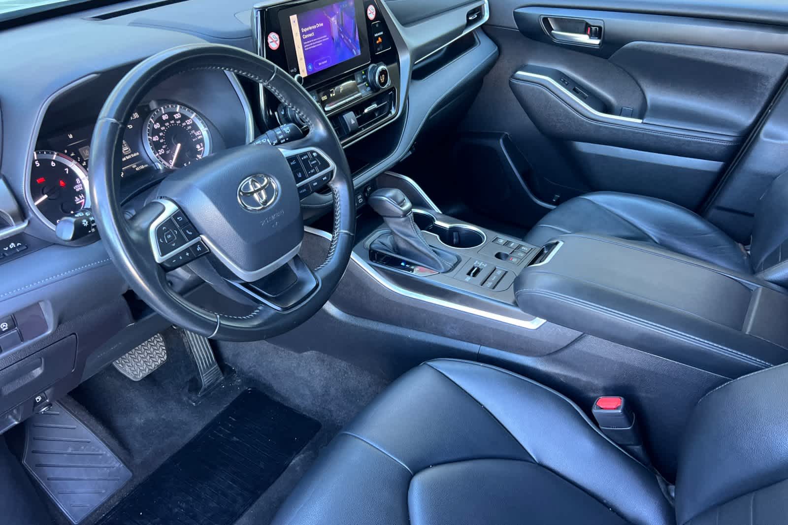 Thumbnail: 2023 Toyota Highlander - 11