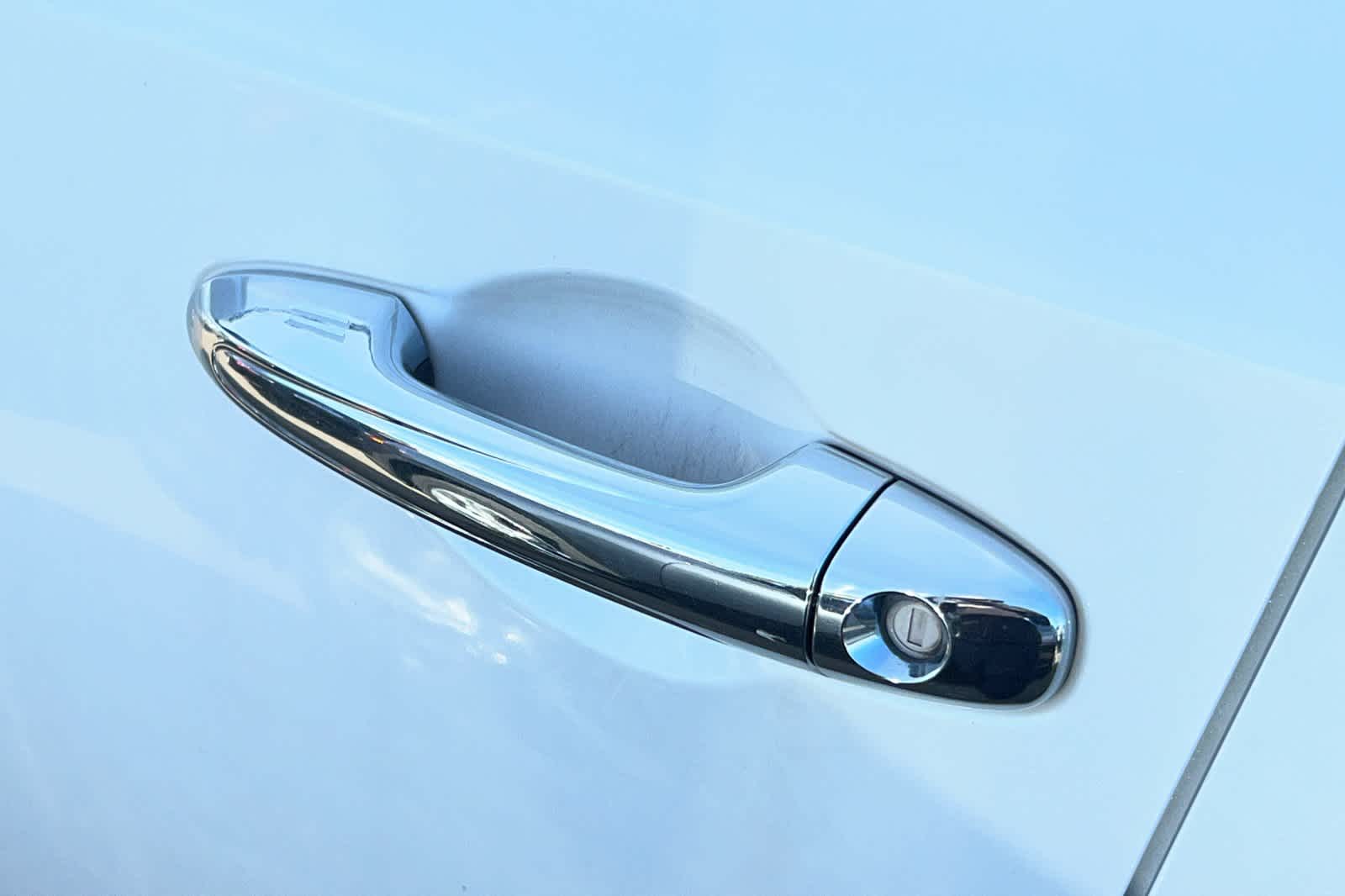 Thumbnail: 2017 Toyota RAV4 - 19