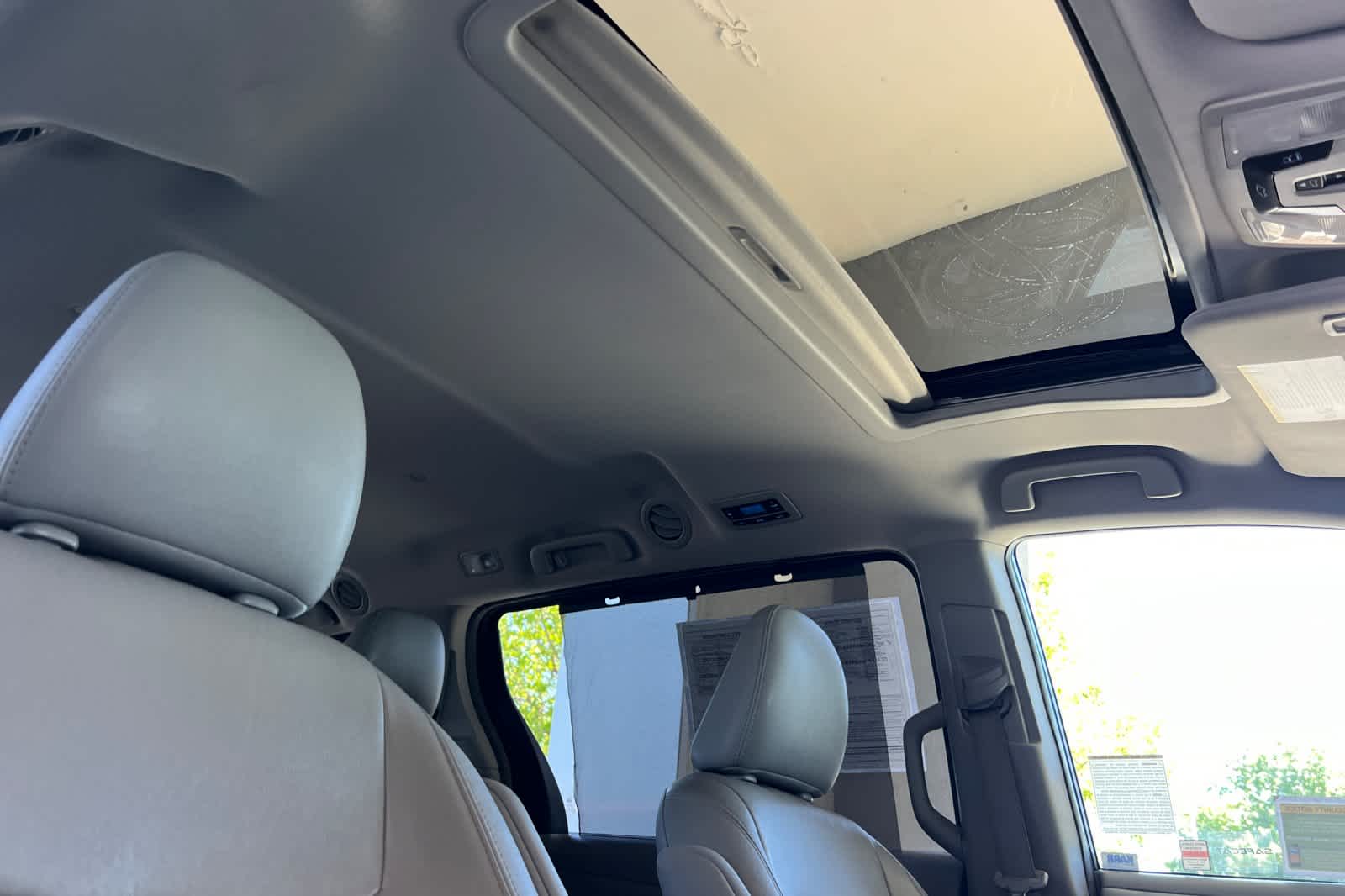 Thumbnail: 2018 Toyota Sienna - 19
