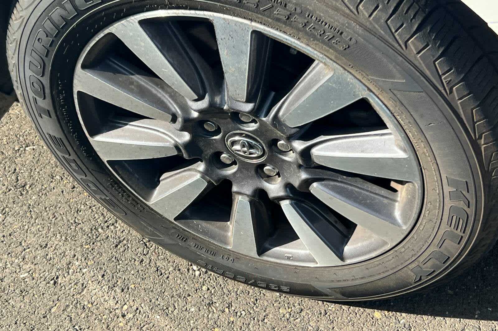 Thumbnail: 2019 Toyota Sienna - 12
