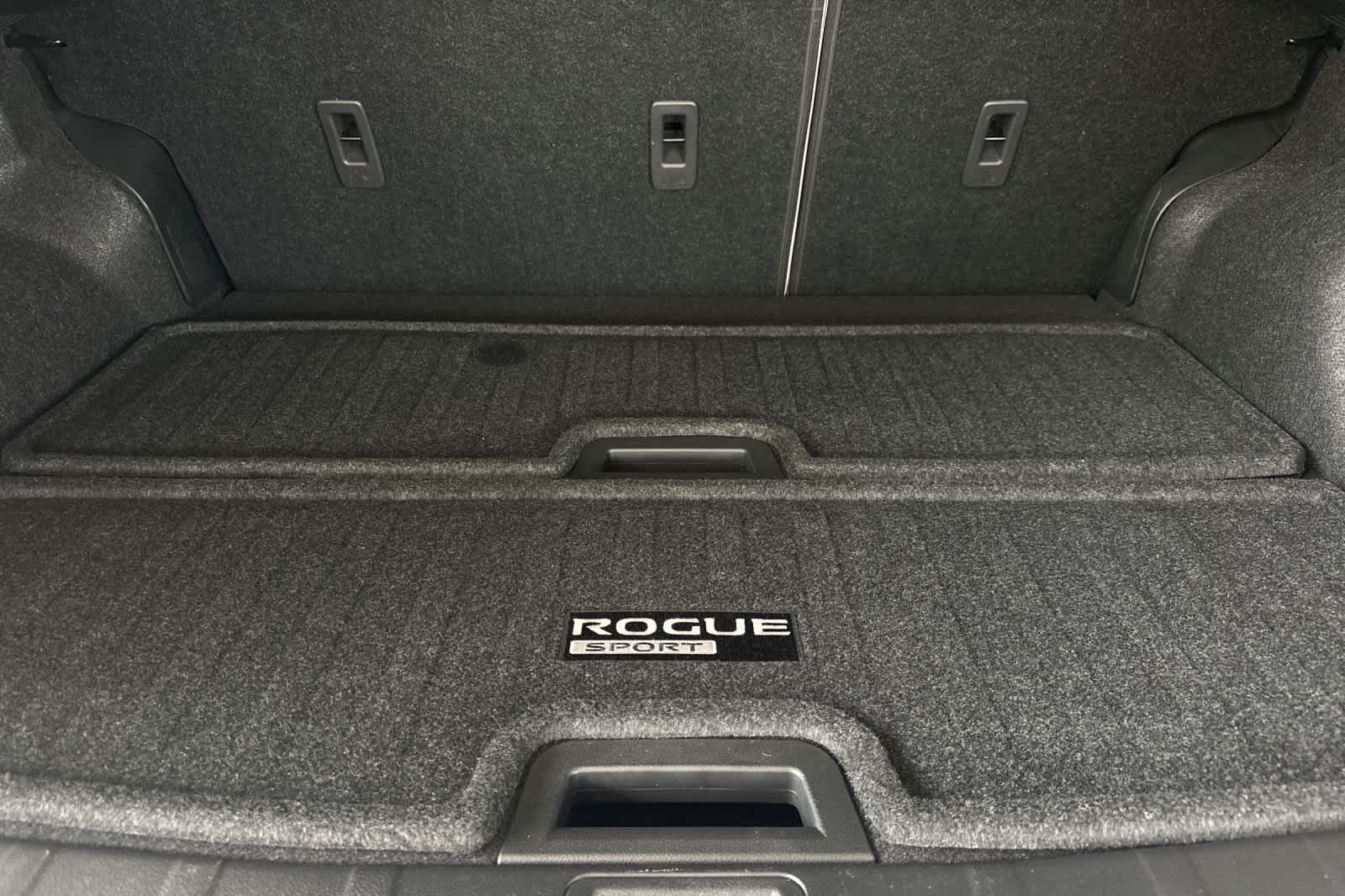 Thumbnail: 2022 Nissan Rogue Sport - 16