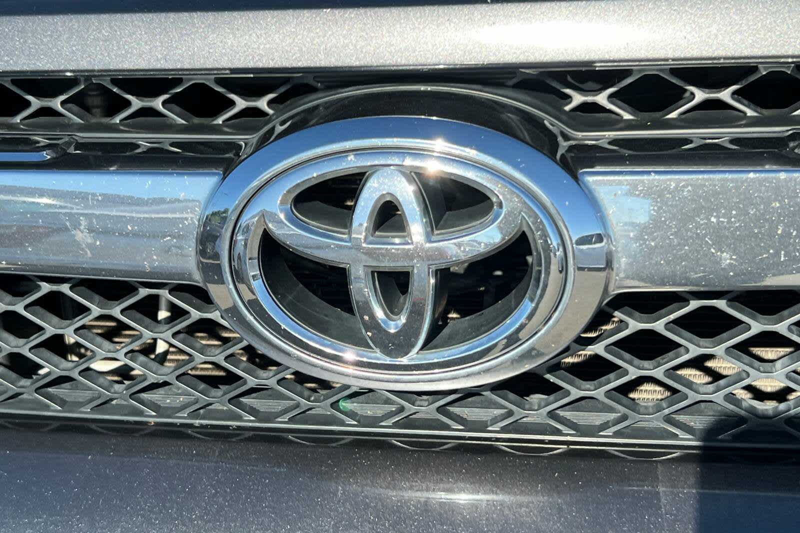 Thumbnail: 2012 Toyota 4Runner - 10