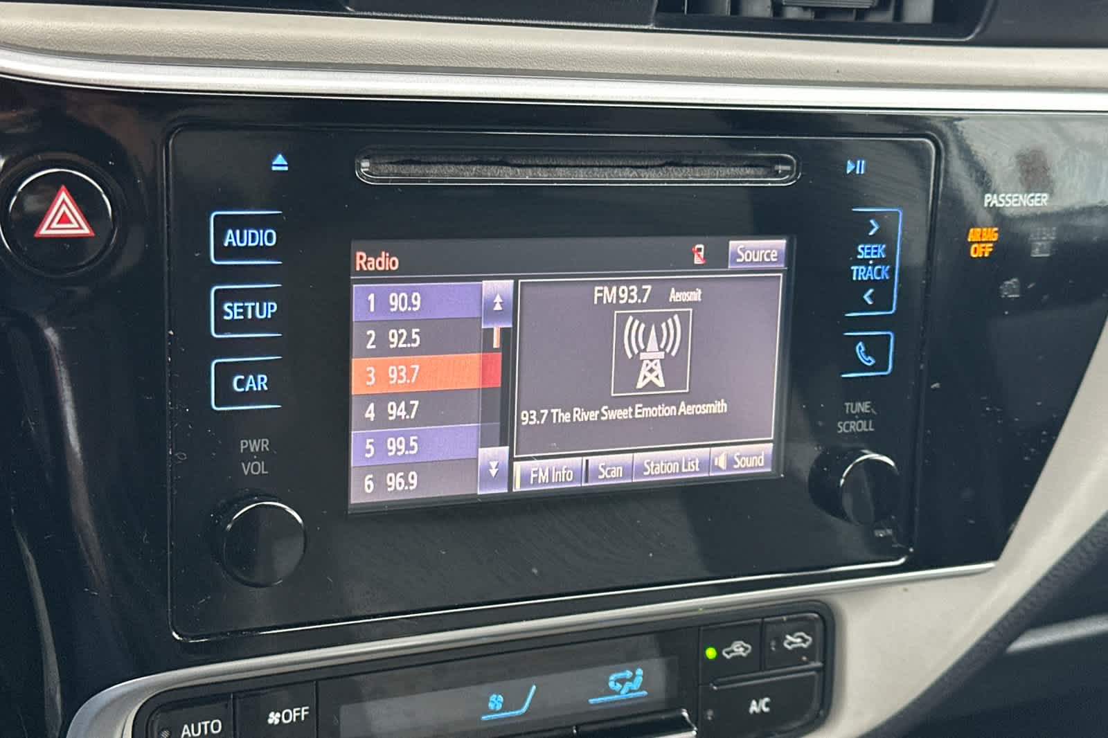 Thumbnail: 2017 Toyota Corolla - 19