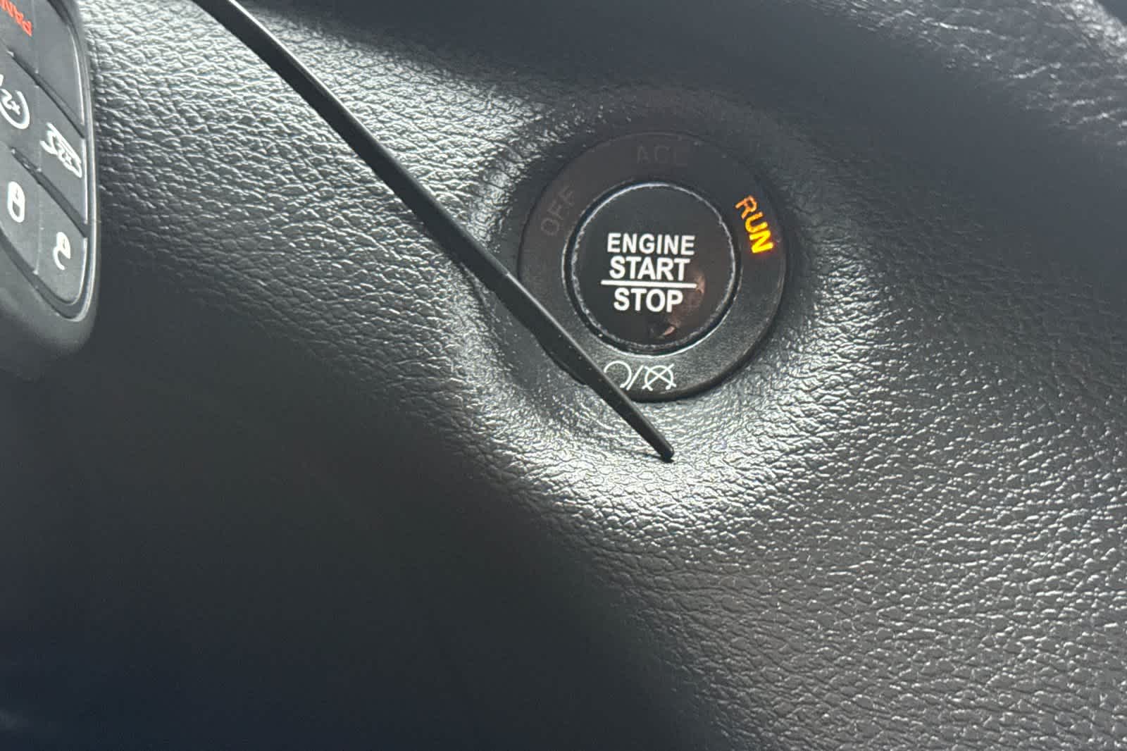 Thumbnail: 2020 Jeep Cherokee - 23