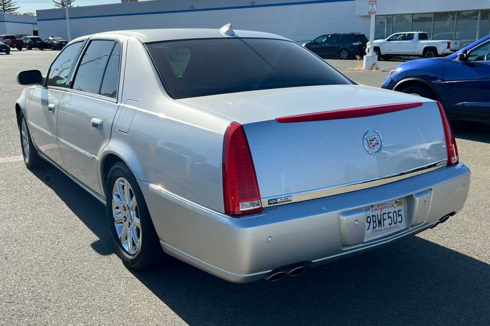 2009 Cadillac DTS  4
