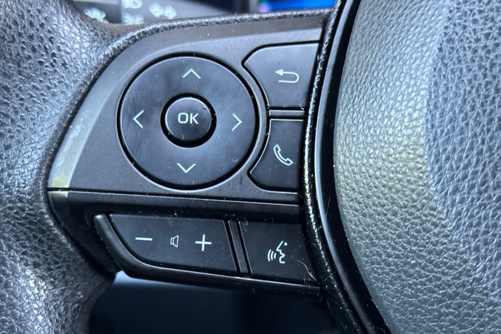 Thumbnail: 2021 Toyota RAV4 - 25