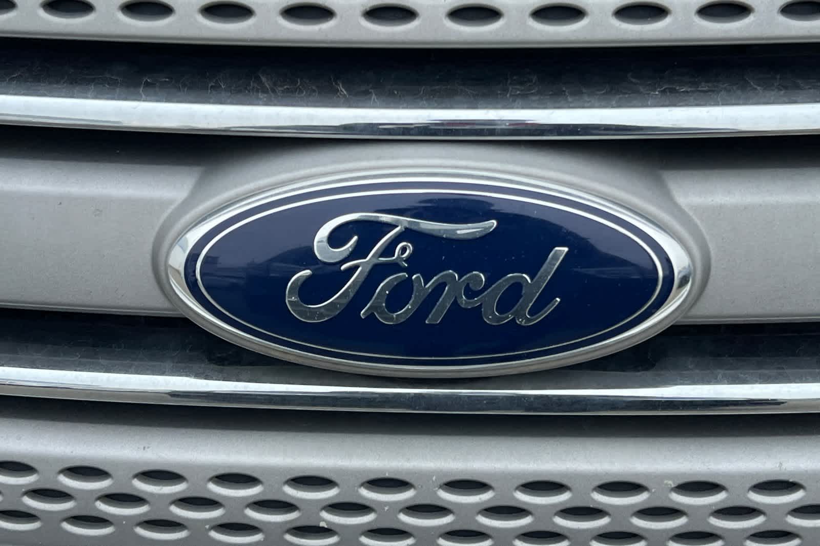 Thumbnail: 2015 Ford Explorer - 10