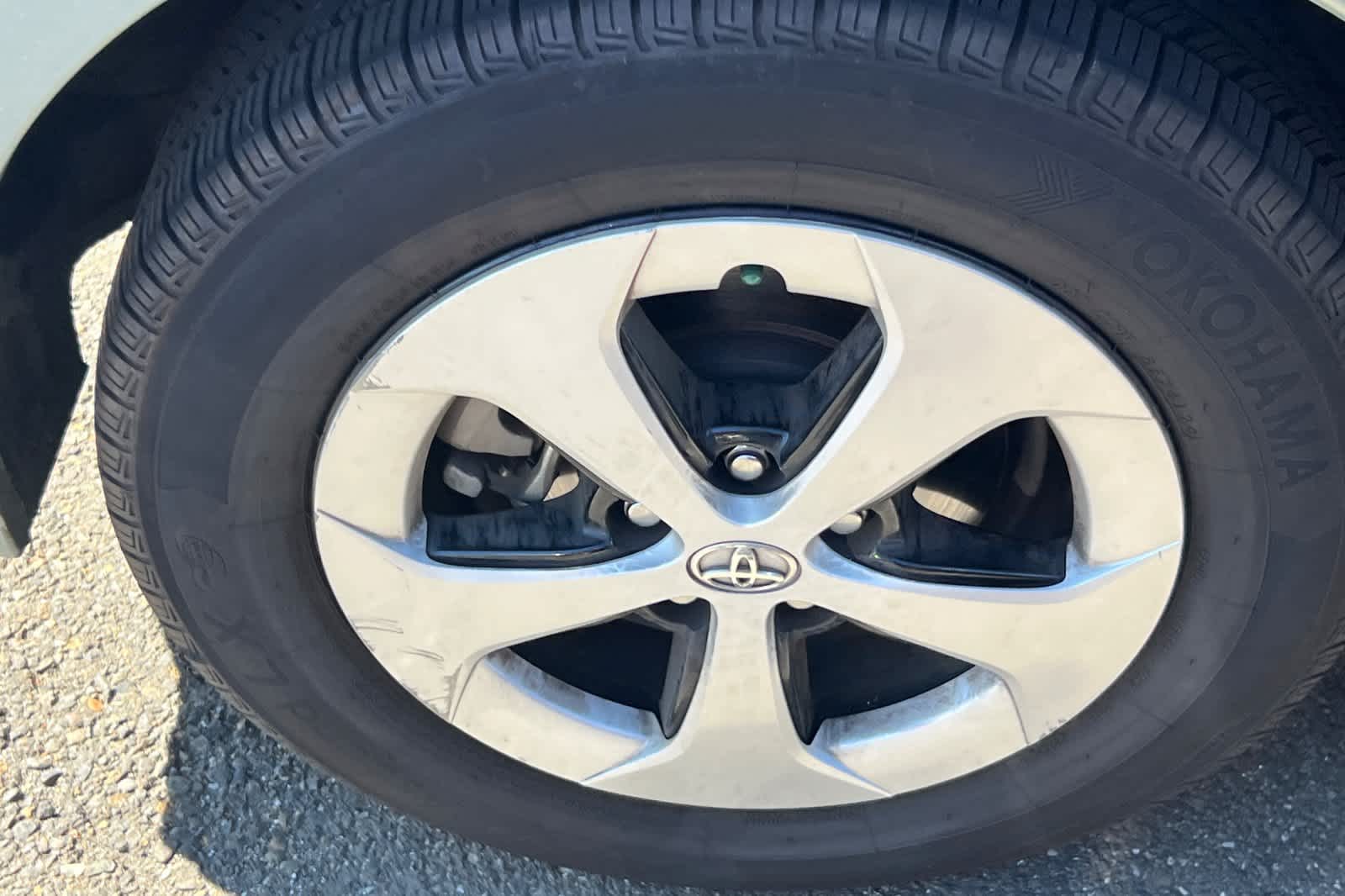 Thumbnail: 2015 Toyota Prius - 17