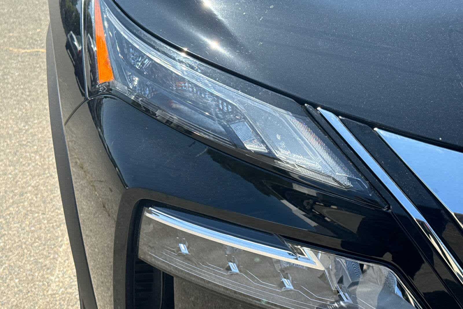 2022 Nissan Rogue SV 8