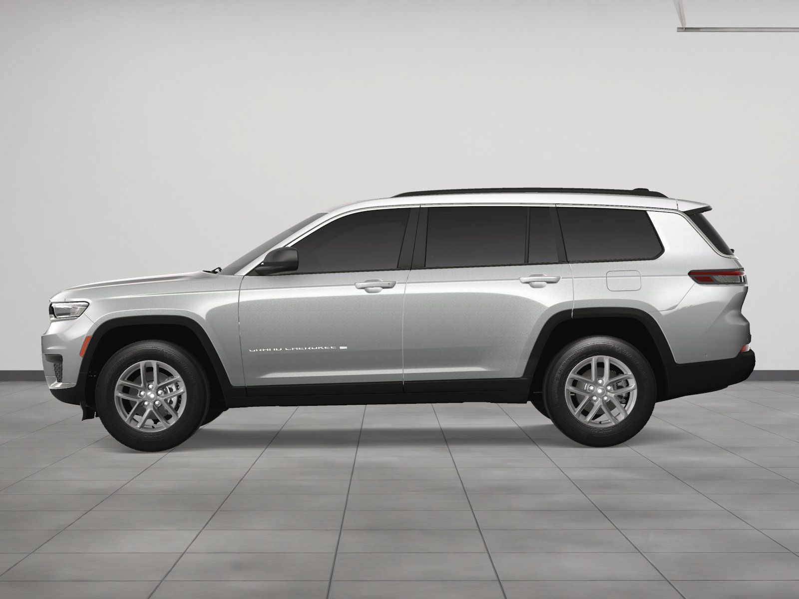 2025 Jeep Grand Cherokee Laredo photo 3