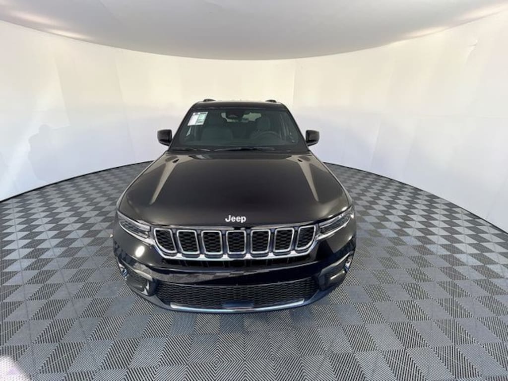 New 2025 Jeep Grand Cherokee LAREDO 4X2 Sport Utility